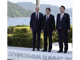 尹, G7 외교 마무리…원폭 위령비 참배, 한일·한미일 정상회담 기사 이미지